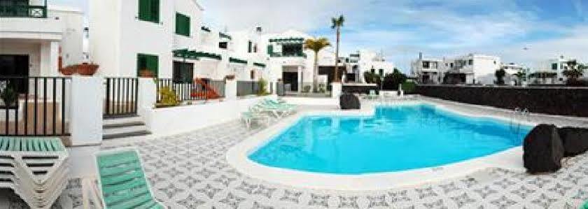 Apartamentos Las Acacias 푸에르토 델 카르멘 외부 사진