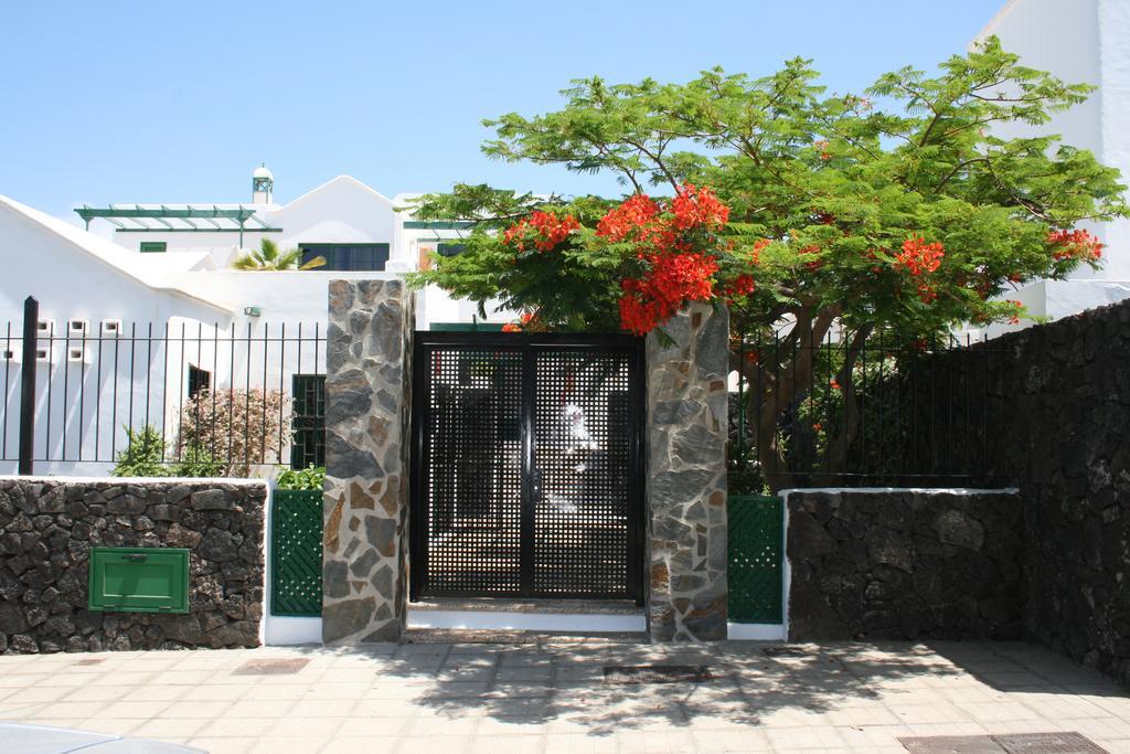 Apartamentos Las Acacias 푸에르토 델 카르멘 외부 사진