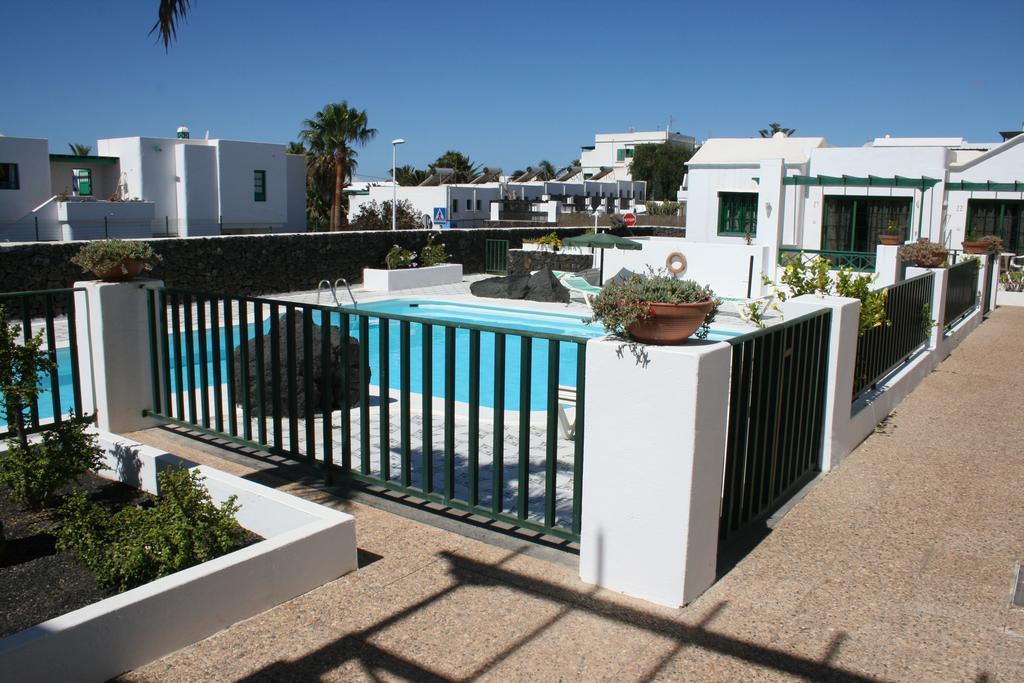 Apartamentos Las Acacias 푸에르토 델 카르멘 외부 사진